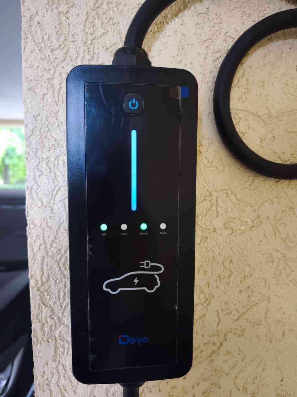 Cargador DEYE instalado